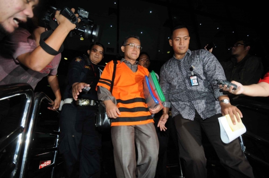 Tersangka Ketua PTUN Tripeni Irianto Putro resmi ditahan KPK