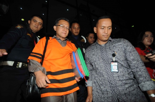 Tersangka Ketua PTUN Tripeni Irianto Putro resmi ditahan KPK