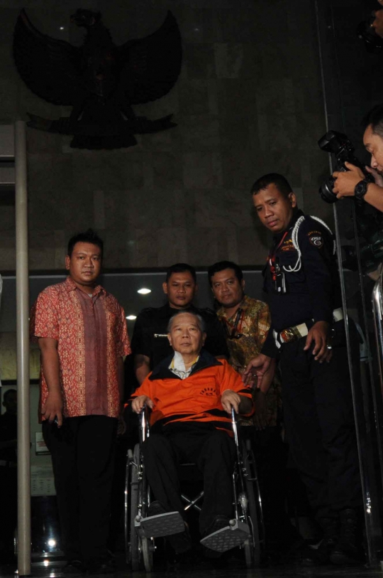 KPK resmi menahan tersangka pemegang saham BBJ, Hasan Wijaya