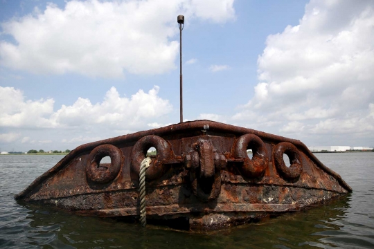 Tour wisata keliling 'Kuburan Kapal' di perairan New York