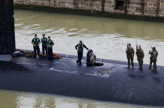 Potong jalur, kapal selam AS nekat lewati kanal di Panama