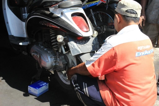 Servis naik, bengkel motor di Malang laris manis menjelang Lebaran