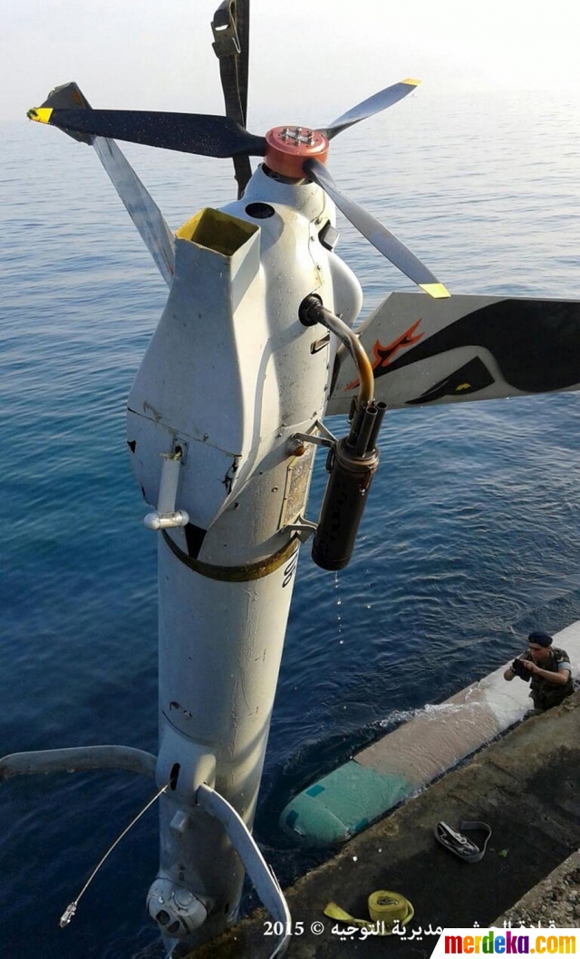 Drone Israel ini jatuh di pesisir pantai kota Tripoli dengan kondisi membawa roket seberat 35 kilogram.