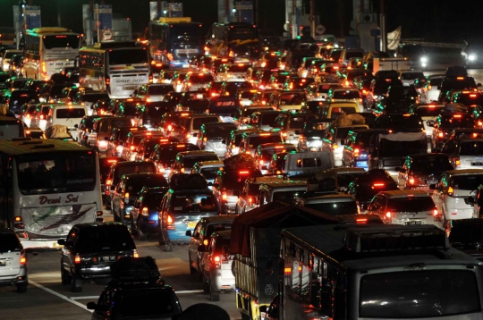 Gerbang Tol Palimanan macet hingga 10 km