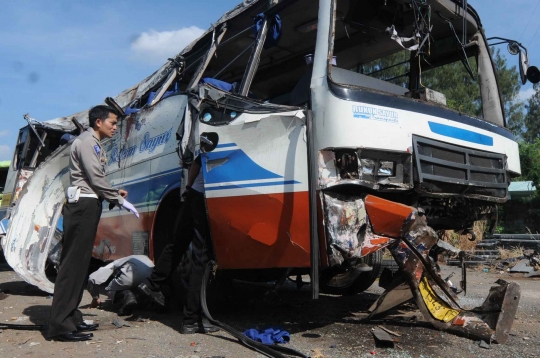 Tim Technical Analysis Accident Polri cek kondisi bus Rukun Sayur