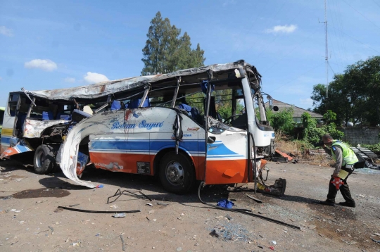Tim Technical Analysis Accident Polri cek kondisi bus Rukun Sayur