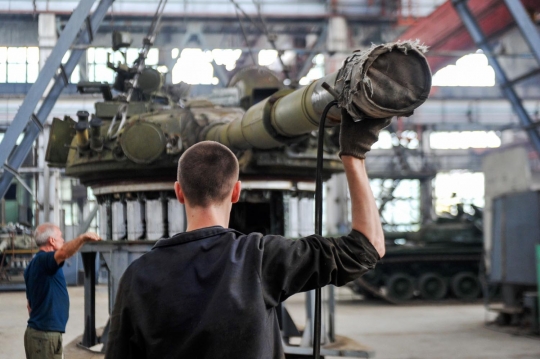 Mengintip peremajaan tank T-80 milik militer Ukraina