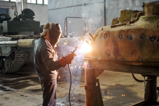 Mengintip peremajaan tank T-80 milik militer Ukraina