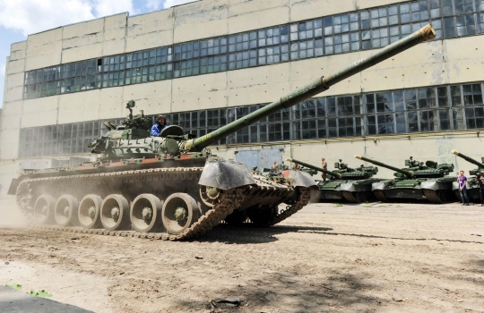 Mengintip peremajaan tank T-80 milik militer Ukraina