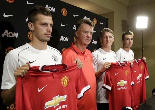 Manchester United perkenalkan gelandang baru Bastian Schweinsteiger