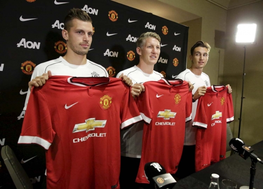 Manchester United perkenalkan gelandang baru Bastian Schweinsteiger
