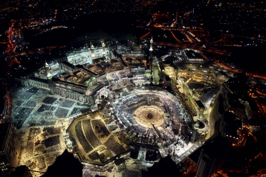 Keindahan malam takbir di Masjidil Haram