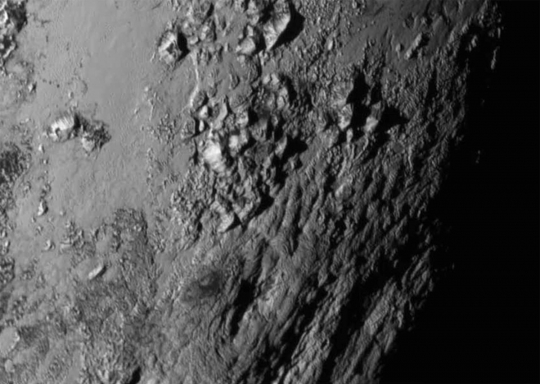 Melihat lebih dekat pegunungan es di Planet Pluto