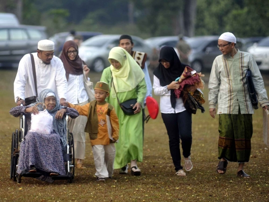 Melaksanakan Salat Idul Fitri 1436 H di Kebun Raya Bogor