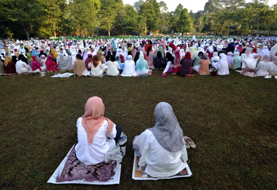 Melaksanakan Salat Idul Fitri 1436 H di Kebun Raya Bogor