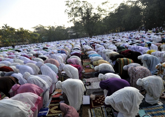 Melaksanakan Salat Idul Fitri 1436 H di Kebun Raya Bogor