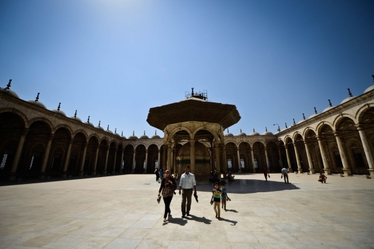 Menelusuri kemegahan Masjid Muhammad Ali Pasha di atas benteng Mesir
