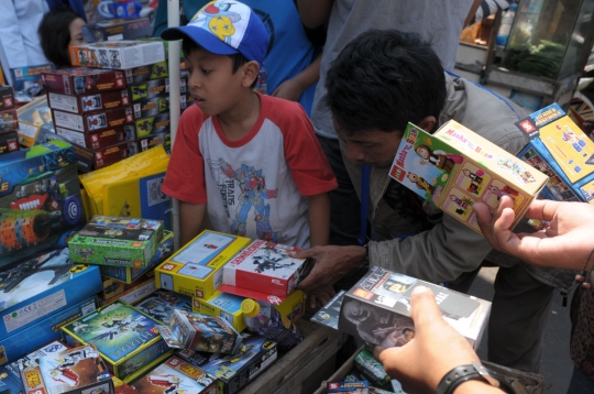 Berkah Lebaran, omzet pedagang mainan di Pasar Gembrong meningkat