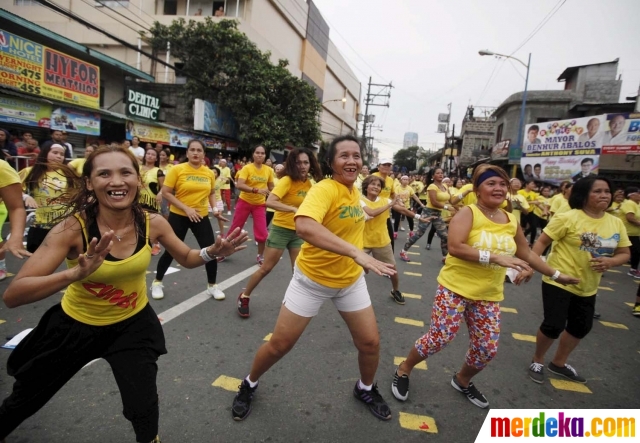 Foto : Fantastis, lebih dari 12 ribu orang ikut zumba 