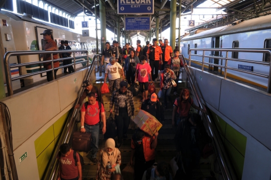 Pemudik mulai berdatangan di Stasiun Gambir
