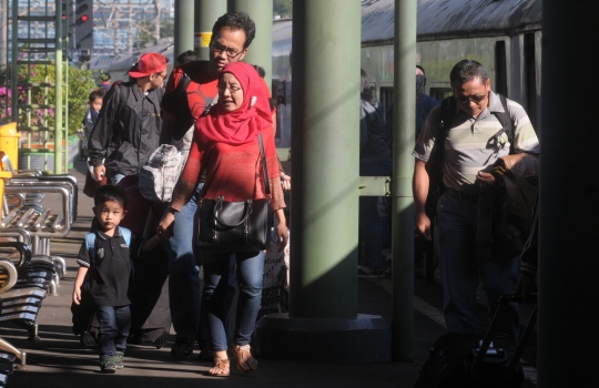 Pemudik mulai berdatangan di Stasiun Gambir