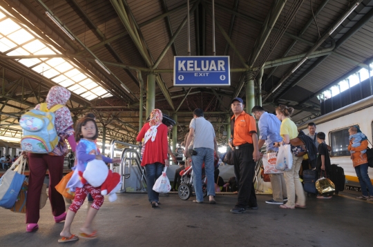 Pemudik mulai berdatangan di Stasiun Gambir