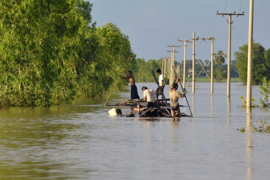 Banjir seatap rendam rumah-rumah di Myanmar