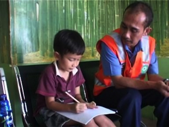 Momen haru saat bocah pemudik dipertemukan ibunya usai melaju 70 Km