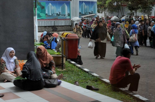 Seleksi CPNS, ratusan guru bantu DKI padati Gedung Nyi Ageng Serang