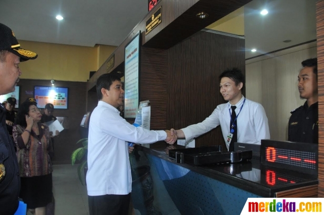 Foto : Hari kedua masuk kerja, Menteri Yuddy gelar sidak Foto : Hari kedua masuk kerja, Menteri Yuddy gelar sidak