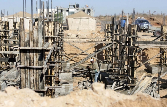 Setahun pascaperang, rumah-rumah di Jalur Gaza kembali dibangun