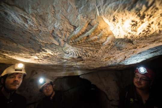 Menelusuri terowongan bawah tanah jejak Perang Dunia II di Inggris