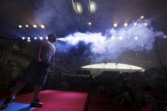 Antusiasme pengunjung & sales isap e-rokok di Vape China Expo