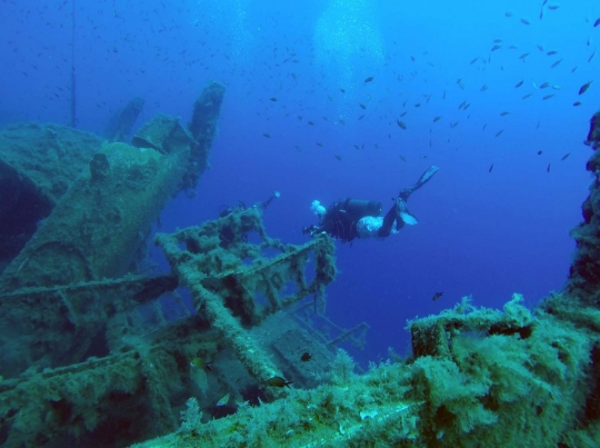 Mengunjungi Kapal MZ Zenobia di bawah laut Siprus