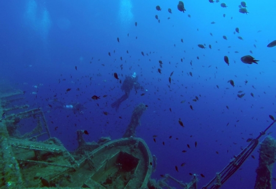 Mengunjungi Kapal MZ Zenobia di bawah laut Siprus