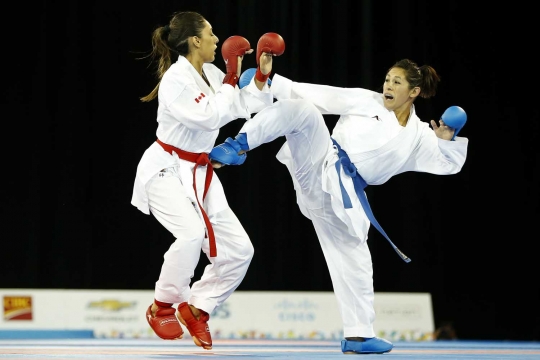 Aksi sengit pertarungan karate wanita di Pan Am Games 2015