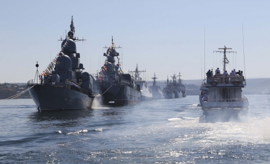 Aksi kendaraan tempur maritim Rusia pamer kehebatan di Krimea
