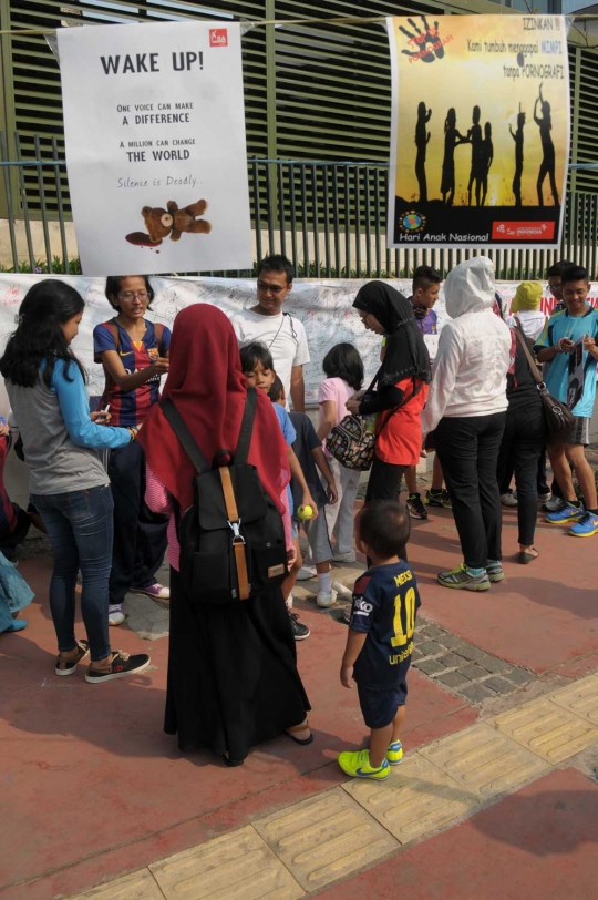 Aksi seribu tandatangan menentang kekerasan terhadap anak di HI