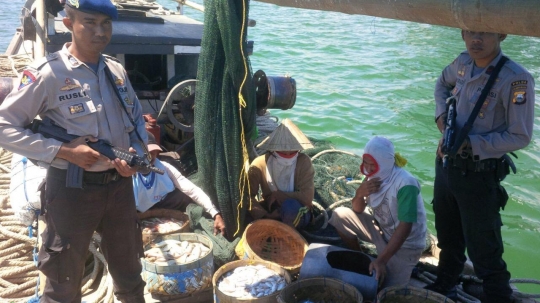 Polisi amankan 3 kapal bom ikan di Sulawesi Selatan