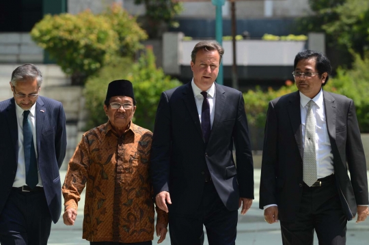 Sambangi Masjid Sunda Kelapa, PM Inggris beli jajanan kaki lima