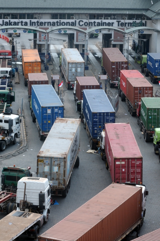 Imbas aksi mogok karyawan JICT, bongkar muat peti kemas lumpuh
