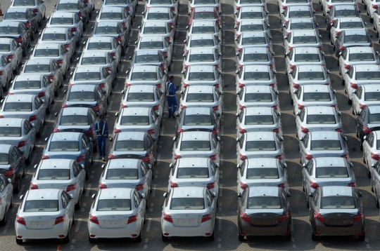 Pertengahan 2015, penjualan mobil di Indonesia menurun