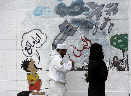 Protes serangan Saudi, seniman pro-Houthi buat rudal di Kebudes Arab