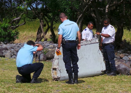 Ini wujud serpihan yang diduga puing Malaysia Airlines MH370