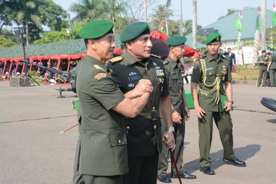 KASAD serahkan jabatan Panglima Kostrad di Cilodong