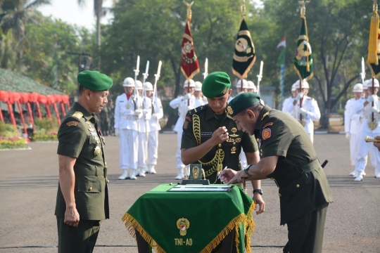 KASAD serahkan jabatan Panglima Kostrad di Cilodong