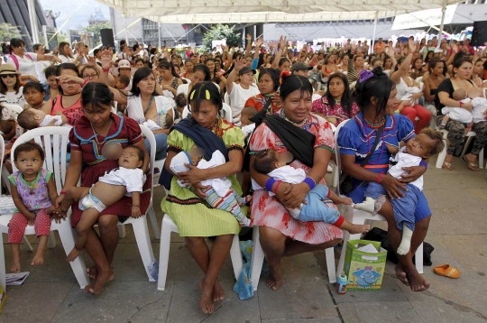 Hot, ratusan ibu menyusui massal di Hari ASI Sedunia