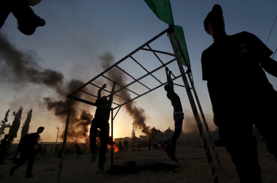 Aksi heroik pemuda Palestina latihan militer bersama Hamas