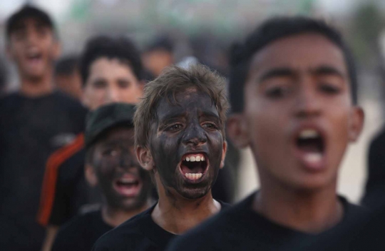 Aksi heroik pemuda Palestina latihan militer bersama Hamas