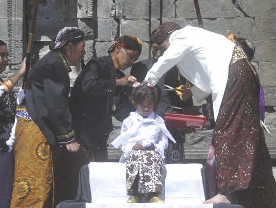 Ritual potong rambut anak gimbal ramaikan Dieng Culture Festival